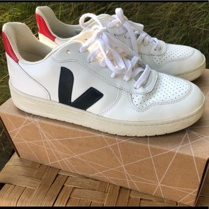 Veja V-10 sneakers size 39 women’s 8 EUC
